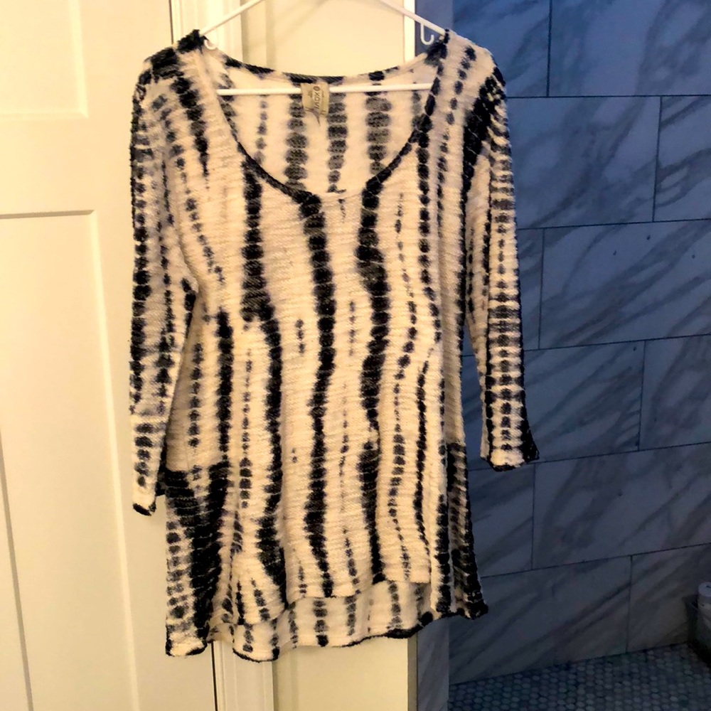 Size large women’s top